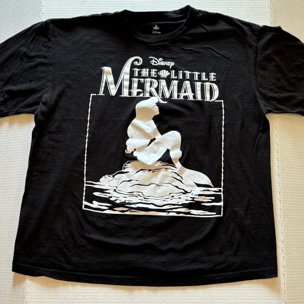 Disney The Little Mermaid Tee size Large